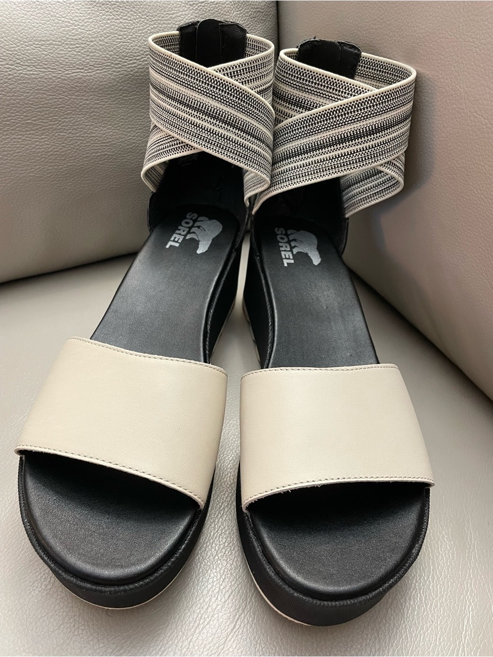 Sorel Cameron Two-Tone Beige & Black Ankle-Strap Platform Sandals Sz.10.5